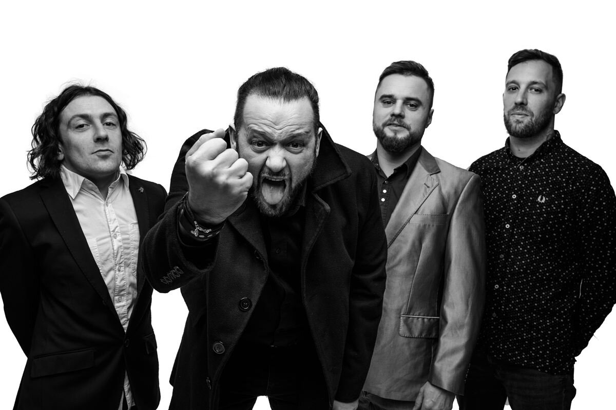 В конце нулевых альбомы "Зеркало" и "Порядок Вещей" - были для меня одними из главных современных записей отечественного пост-панка