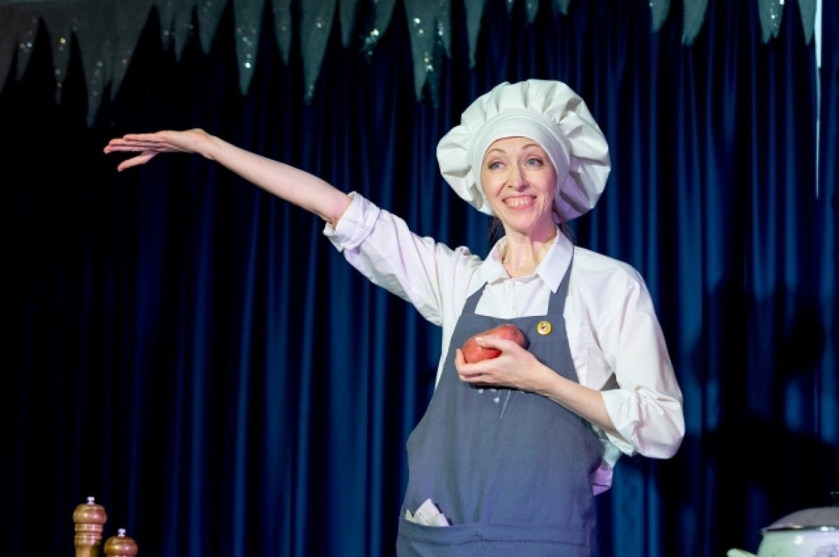    С фантазийной подачи актрисы картошка превращается в поросёнка.