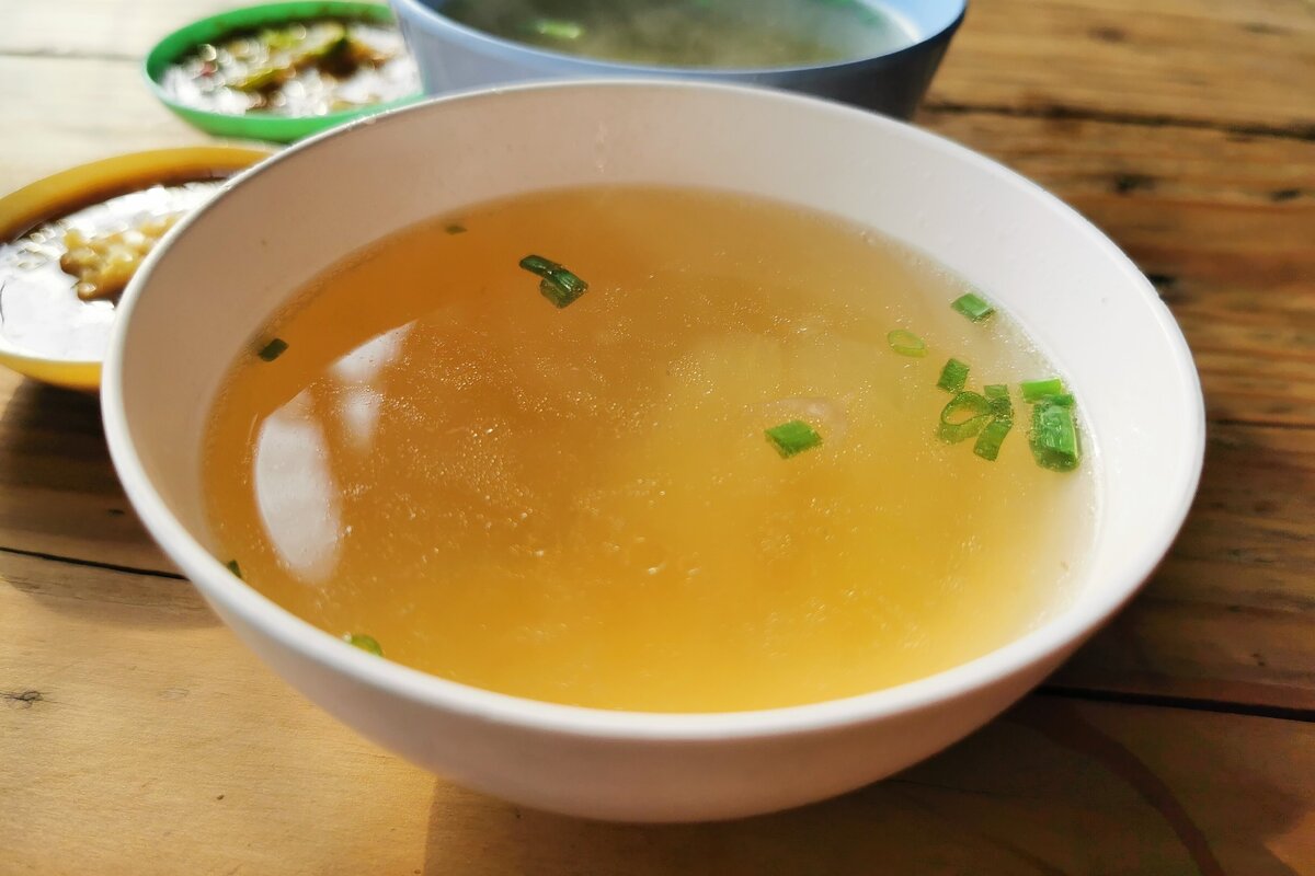     Почему нельзя класть в бульон лавровый лист — золотое правило супов, как в ресторане