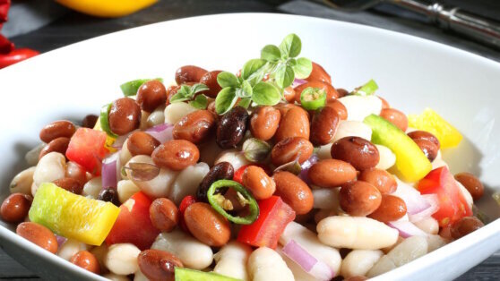    30 минут на кухне: салат с фасолью, болгарским перцем и травами Анна Белая