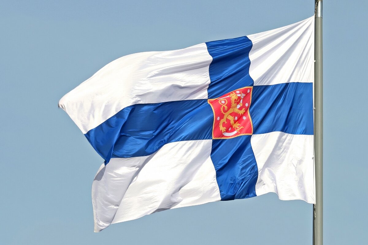 Флаги россии и финляндии