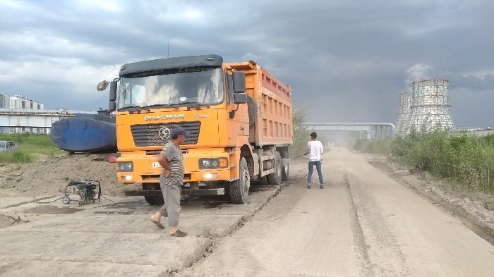 Вывоз строительного мусора на Финский залив. Фото из ВК-группы "Красивый Петербург" 