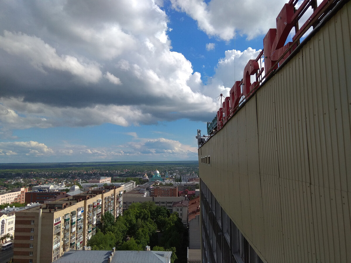 Из гостиницы "Курск". Виден Знаменский собор - один из символов нашего города.