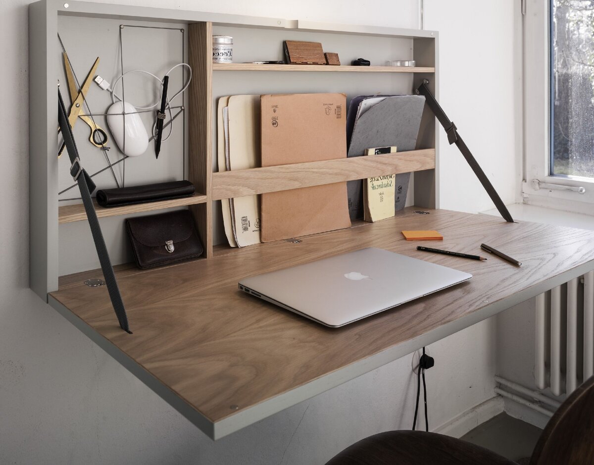 Как можно сделать рабочий стол. Откидные столы для маленькой квартиры. Откидной письменный стол. Удобный письменный стол. Интересные дизайнерские решения.