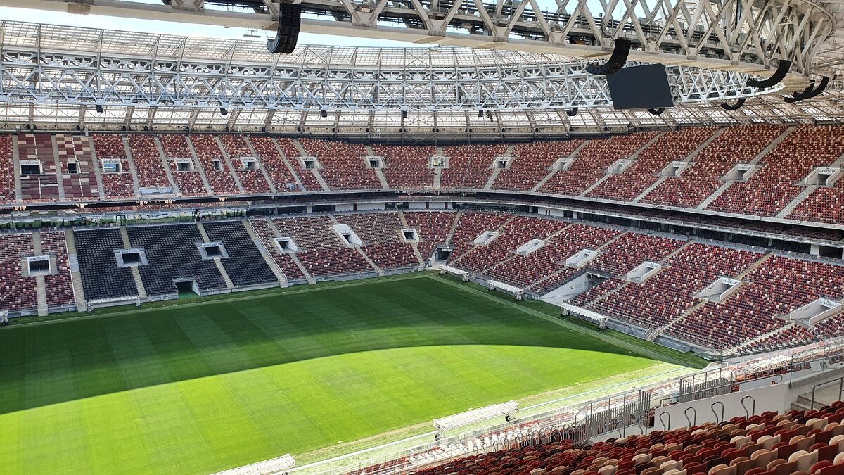 Вид с верхнего яруса трибун "Лужников". Фото Артема Локалова