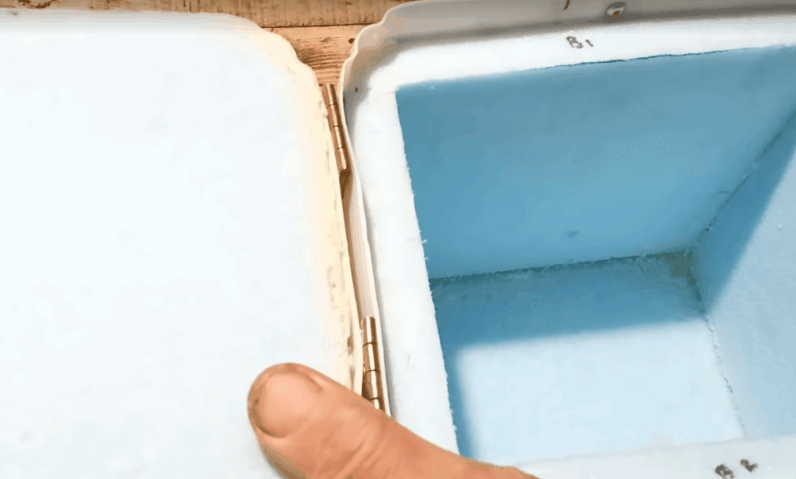 Внутренняя крышка с ручкой из веревки