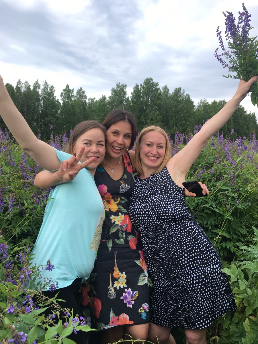 Что есть? Где жить? Где спать? С кем спать? Как развлекаться? Как отдыхать? Что смотреть? Как воспитывать детей? Куда их водить? Водить ли вообще? Где учиться? Как учиться? Учиться ли вообще? Как работать? Кем работать? Сколько работать? Когда жениться? Когда разводиться? И тд.... Это все должны решать именно ВЫ. Это все должны выбирать ВЫ - взрослый человек. ВЫ вправе выбирать абсолютно все в своей жизни.....
