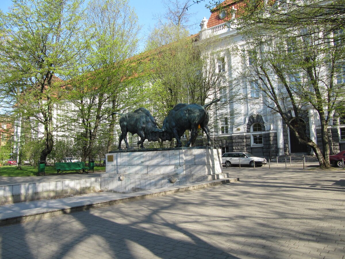Динамичная композиция, без шуток и пафоса, таких осталось мало