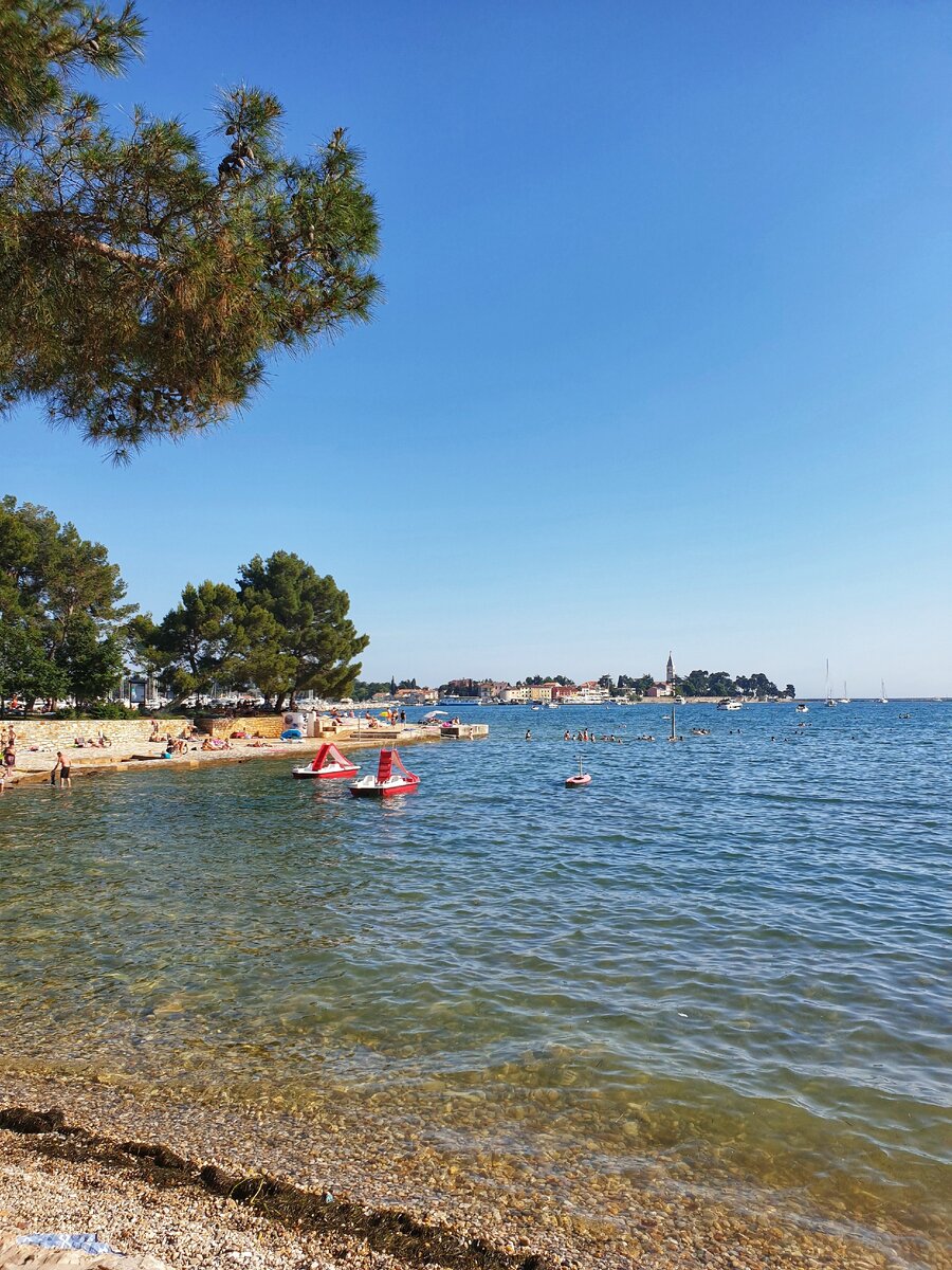 Пляж Новиград, Хорватия, июнь 2020