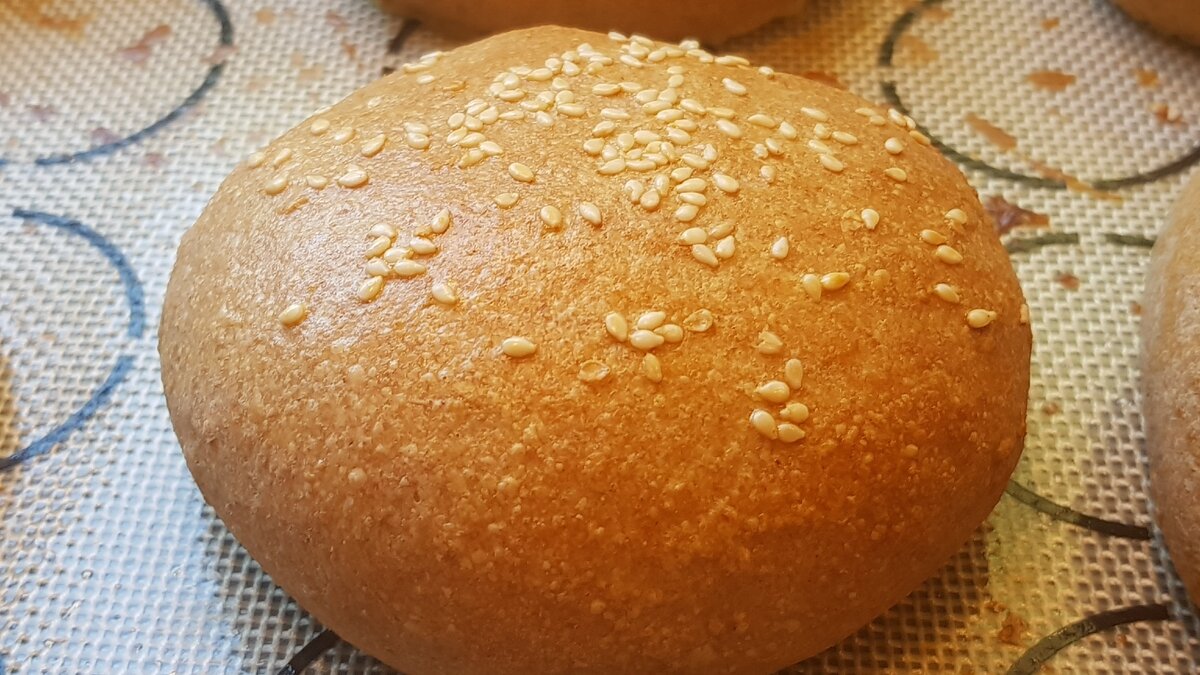 Булочки из цельнозерновой муки.