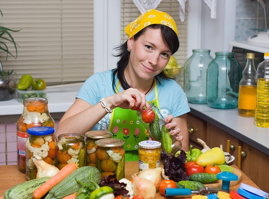 Вода не только поможет подготовить банки и овощи к засолке, но и повлияет на вкус продуктов