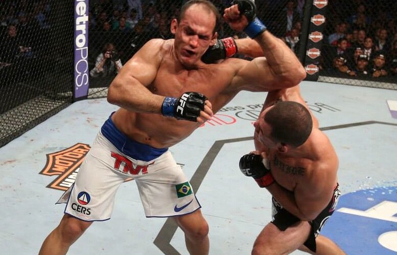 Джуниор Дос Санто vs Кейн Веласкез-фото из свободных источников Яндекс Картинки