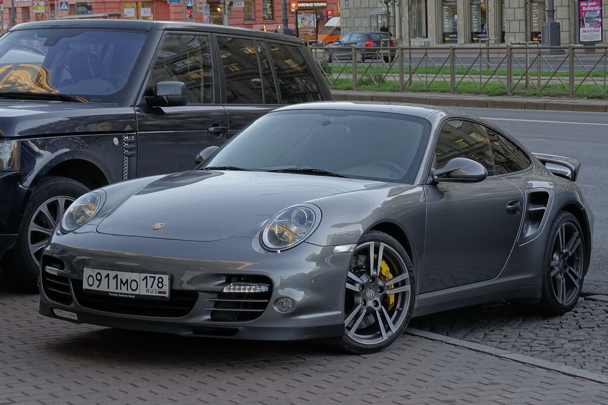 Порше 911 на улице