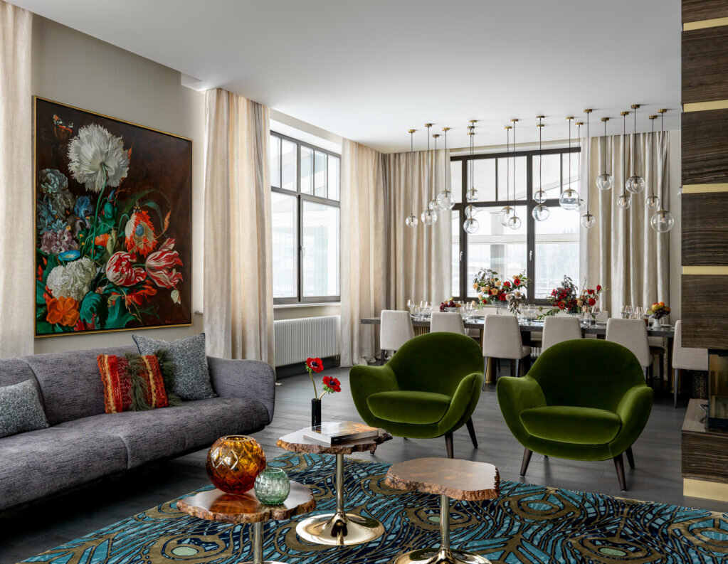 Вид из гостиной на столовую.