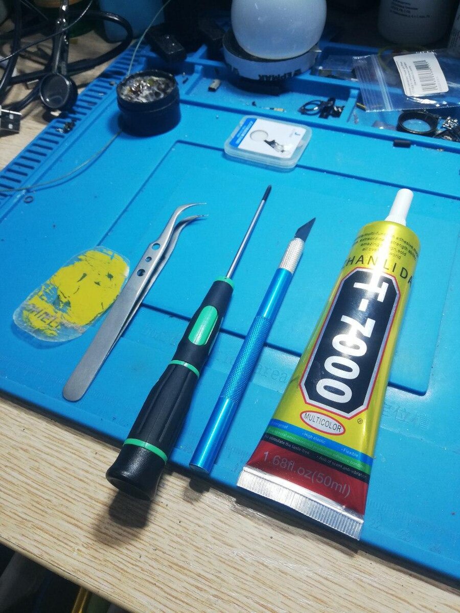 Инструменты для процедуры замены аккумулятора