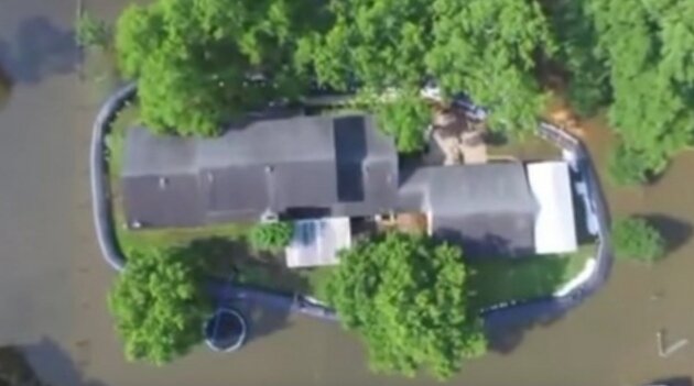 Уцелевший дом