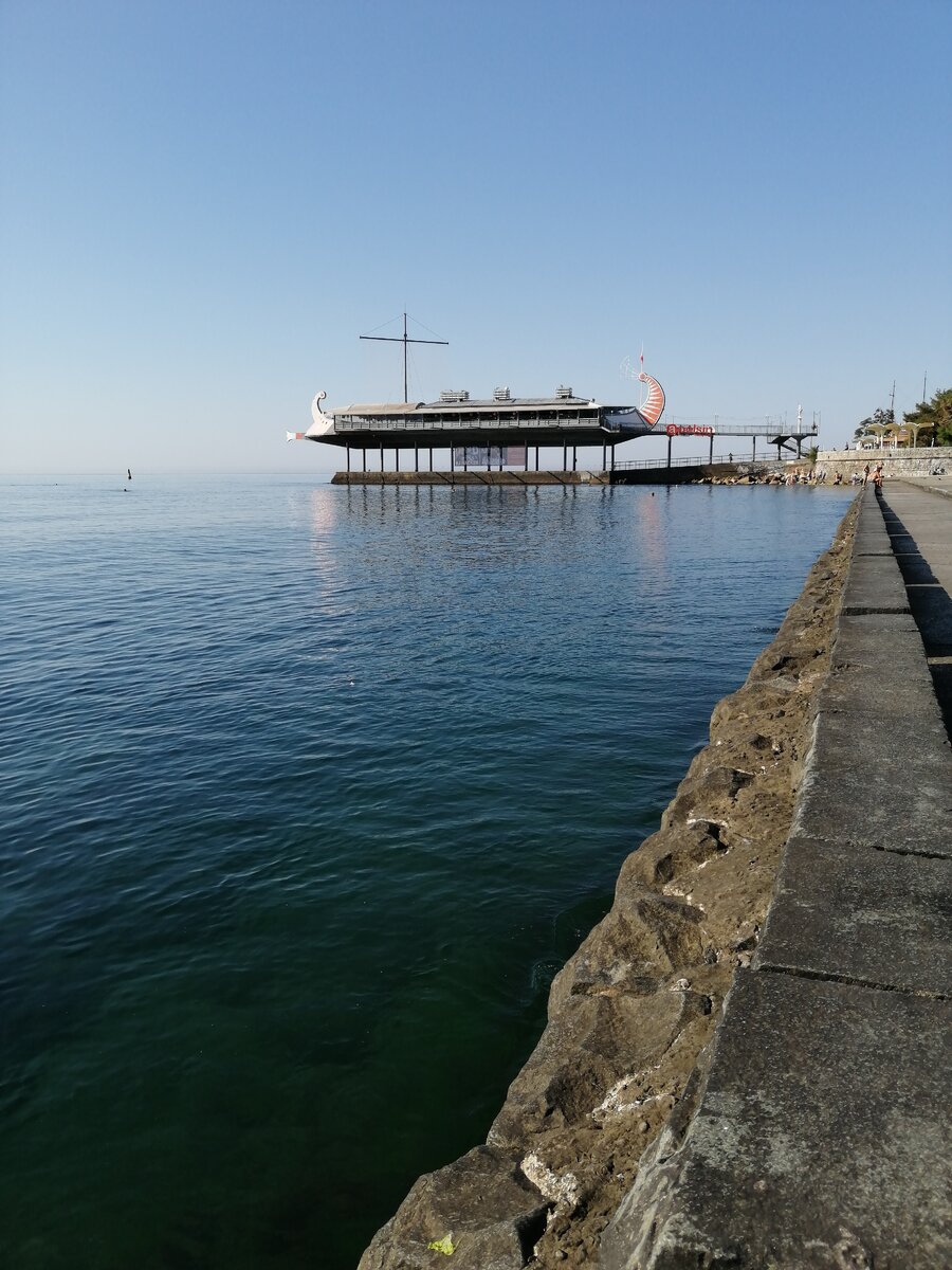 2.Набережная Ялты.