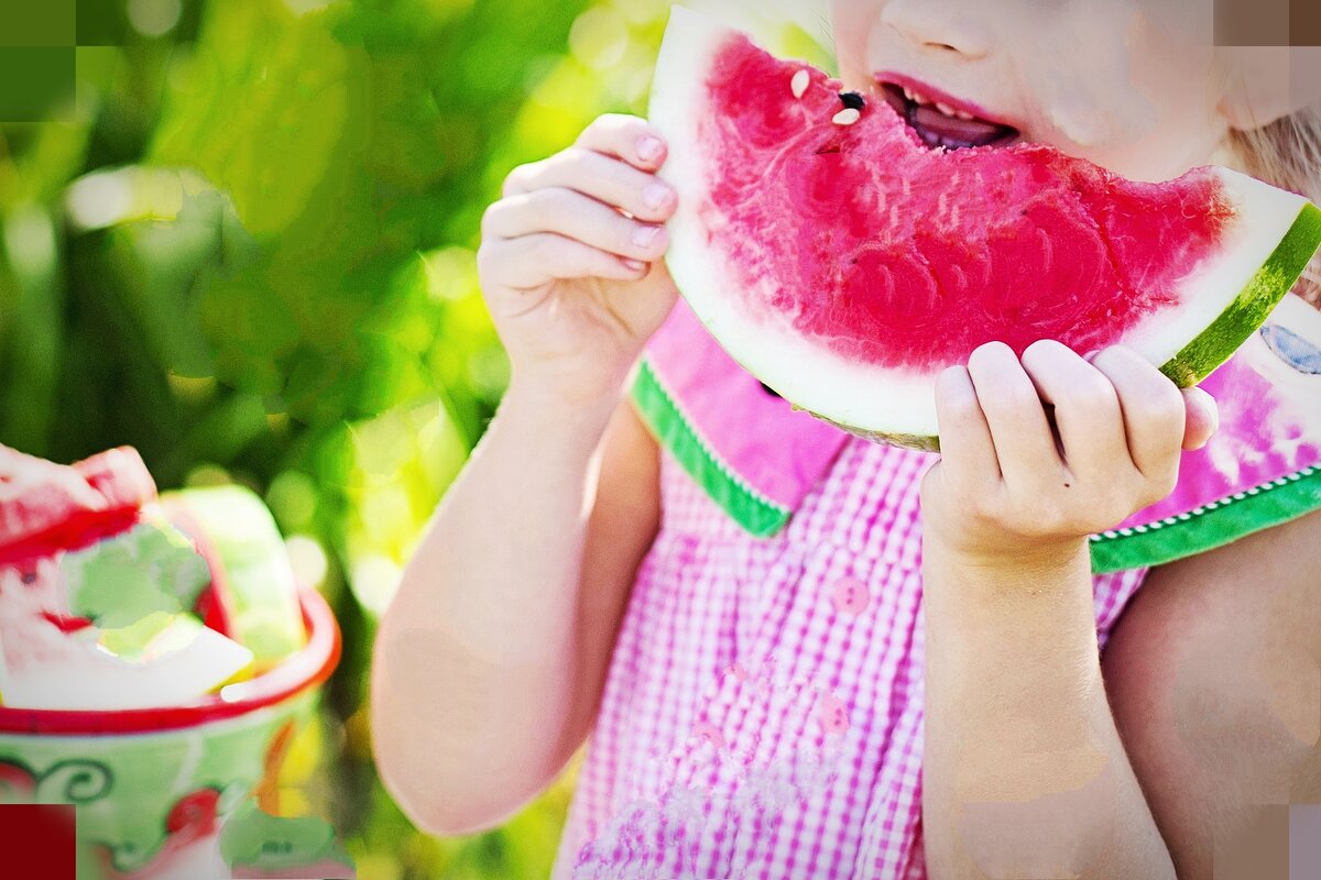 Ест и не толстеет.