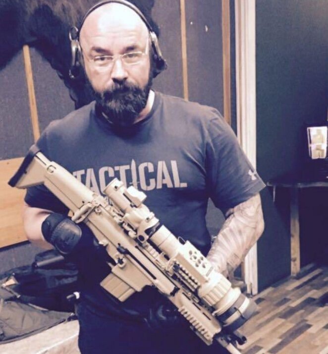 Бегите от него