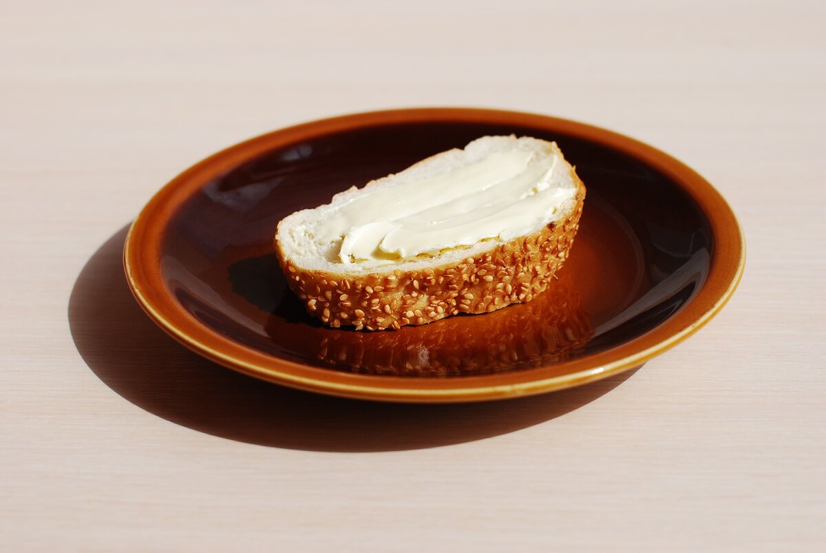 Бутерброд с маслом (фото автора)