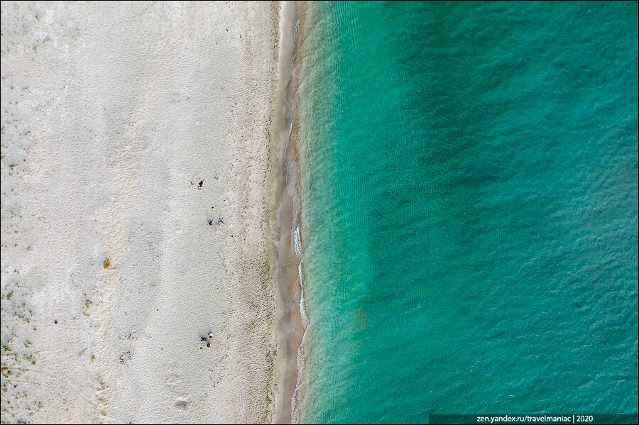 Крым. Показываю красивый песчаный пляж, который в этом году не забит туристами, как везде (+координаты)