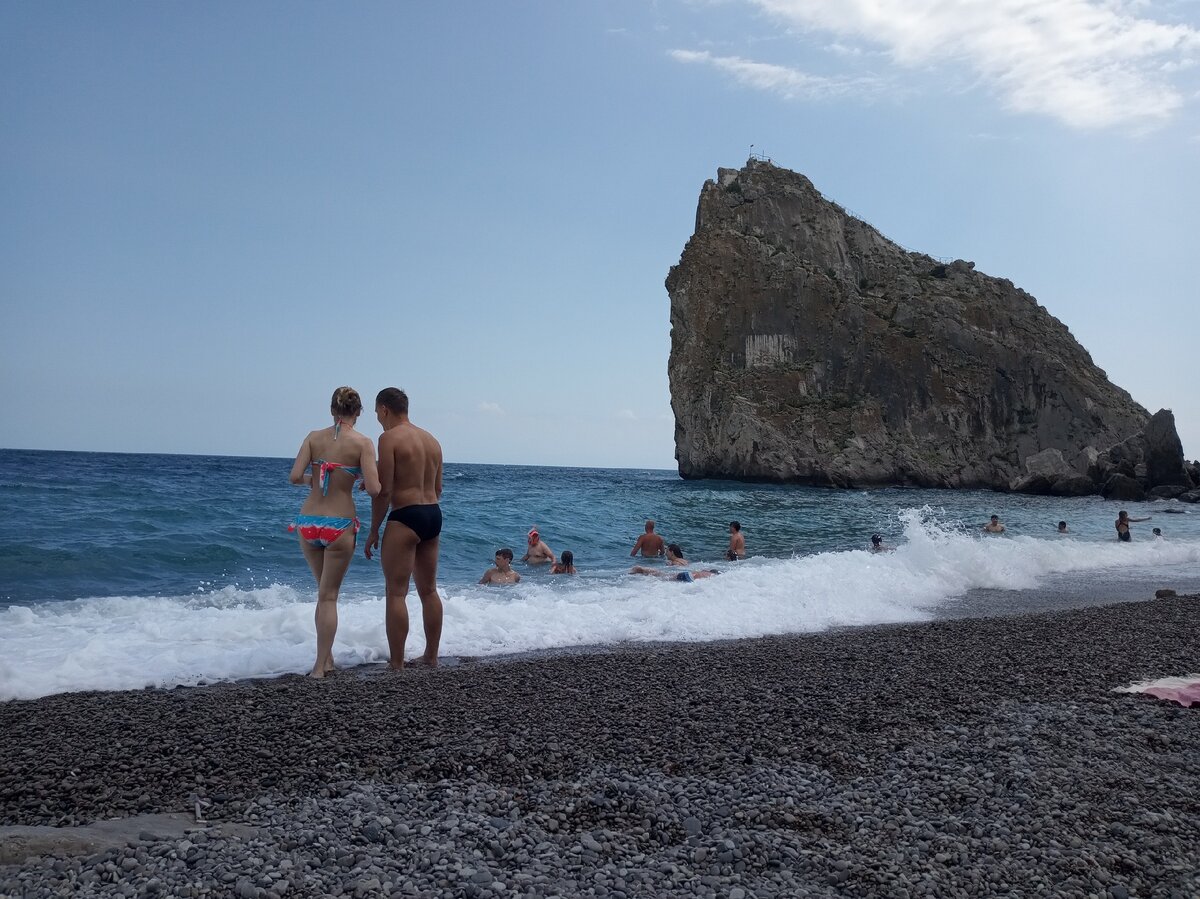 1. Вид на гору Дива, 2. Валуны перед горой. / Фотографии подруги автора 