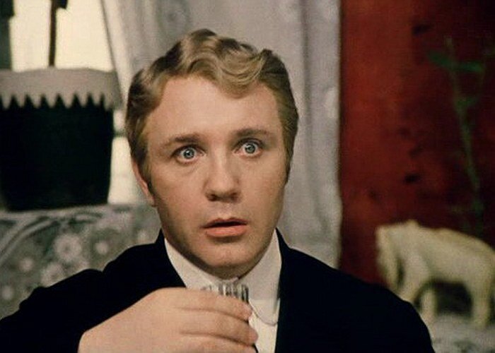 Леонид Куравлев в роли Володьки Завитушкина. Фильм "Не может быть!"