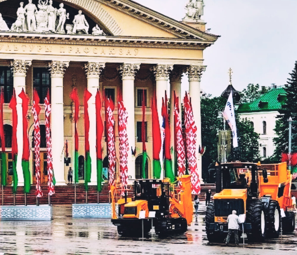 Тракторы «Амкодор» на праздновании Дня независимости Республики Беларусь, 3 июля 2020 года