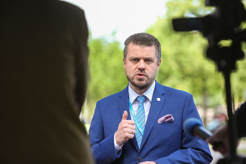 Глава МИД Эстонии Урмас Рейнсалу на словах также выступает за возврат к старым границам с Россией. Фото EU2017EE