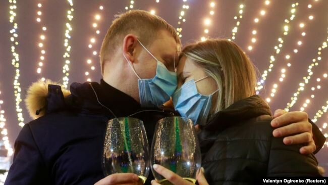 Українці зустрічають новий 2021 рік, Київ, Україна, 1 січня 2021 року