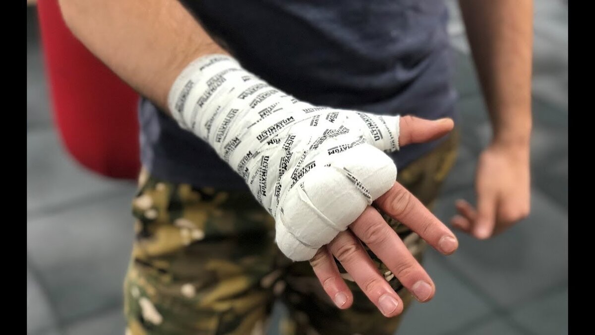 Бинтование рук. Косточки не "закаленные" и нежные. Фото из сервиса Яндекс Картинки