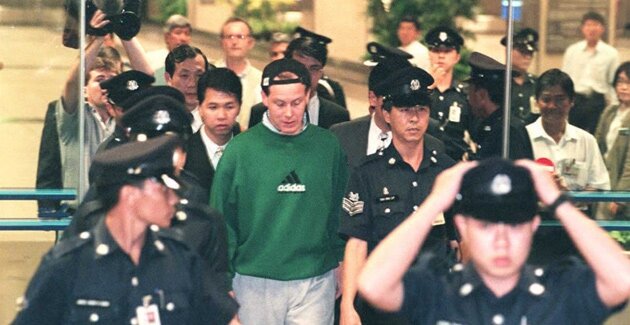 Задержание Ника Лисона в аэропорту Германии.
Фото из открытых источников.