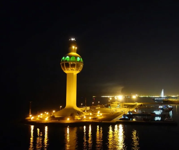 Самый высокий маяк мира - маяк Света Джидды, Саудовская Аравия. Источник изображений: Яндекс. Картинки