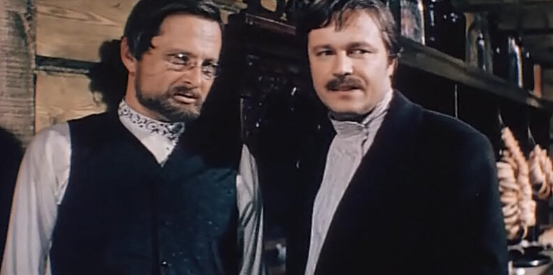 Фёдор (актер Юрий Евгеньевич Гусев 25.02.1936 - 19.01.1991) и Суббота за важным, сулящим выгоду, разговором. Кадр из фильма. Свободный источник. 