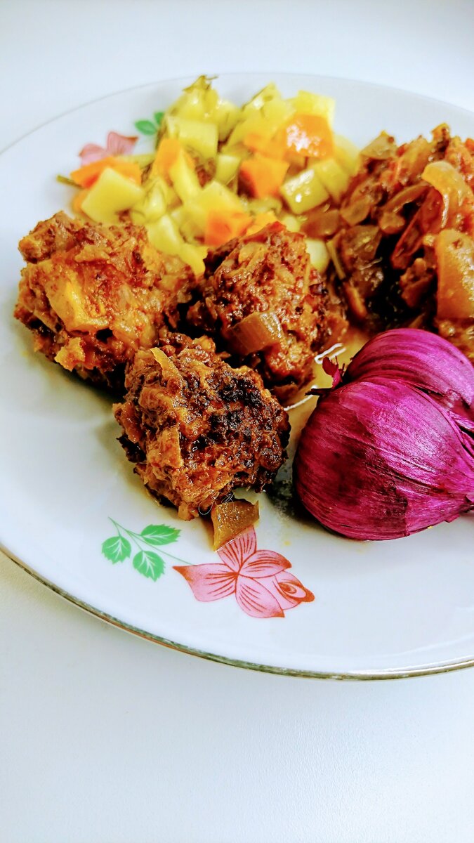 Для гарнира пригодились замороженные овощи.