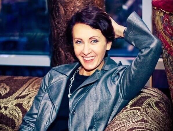 Лиза Питеркина - писатель, популяризатор научной психологии, член Союза профессиональных литераторов России, теле- и радиоведущая, топовый блогер Сноб.ру, автор более 10 книг об отношениях женщин и мужчин 