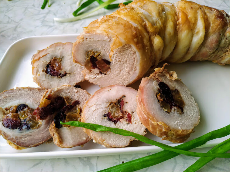 Мясной рулет с клюквой в пиве, незабываемо вкусно