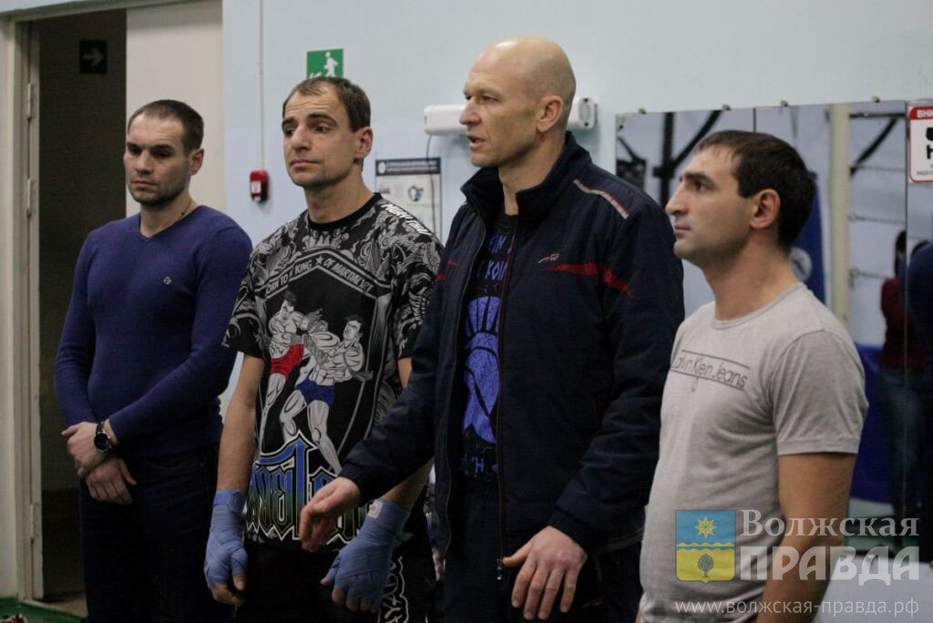 Президент федерации представил начинающим файтерам родоначальников волжского кикбоксинга