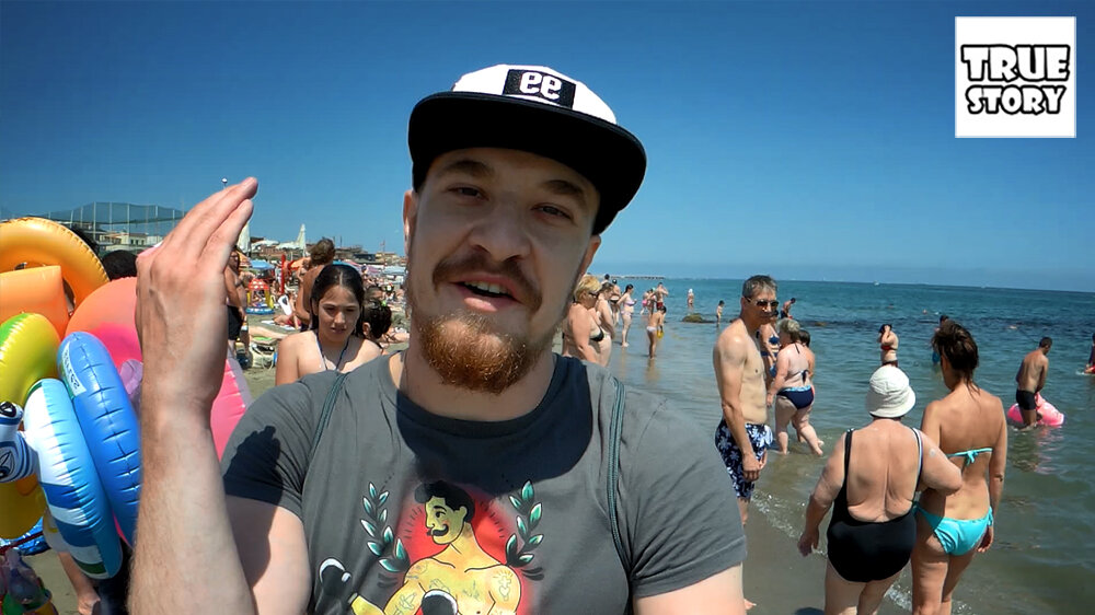 Пляж был не очень большой