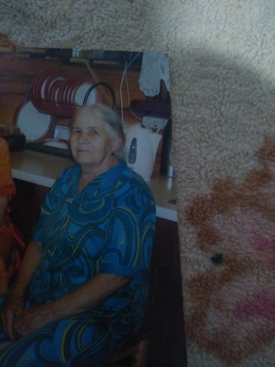 фото автора,  тетя Нюся. 