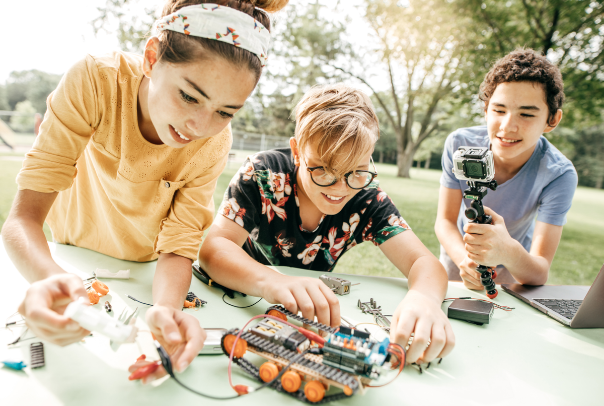 За 5 лет нашей работы мы стали резидентом Гарвардской лаборатории инноваций и помогли более 300 000 школьников выбрать профессию мечты и спланировать карьеру!  