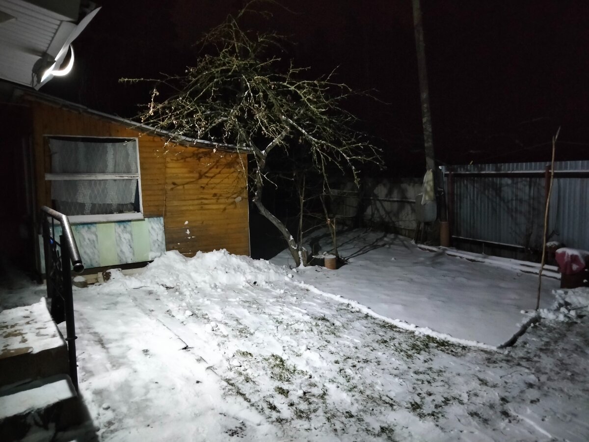 Датчик движения подключен к наружному прожектору