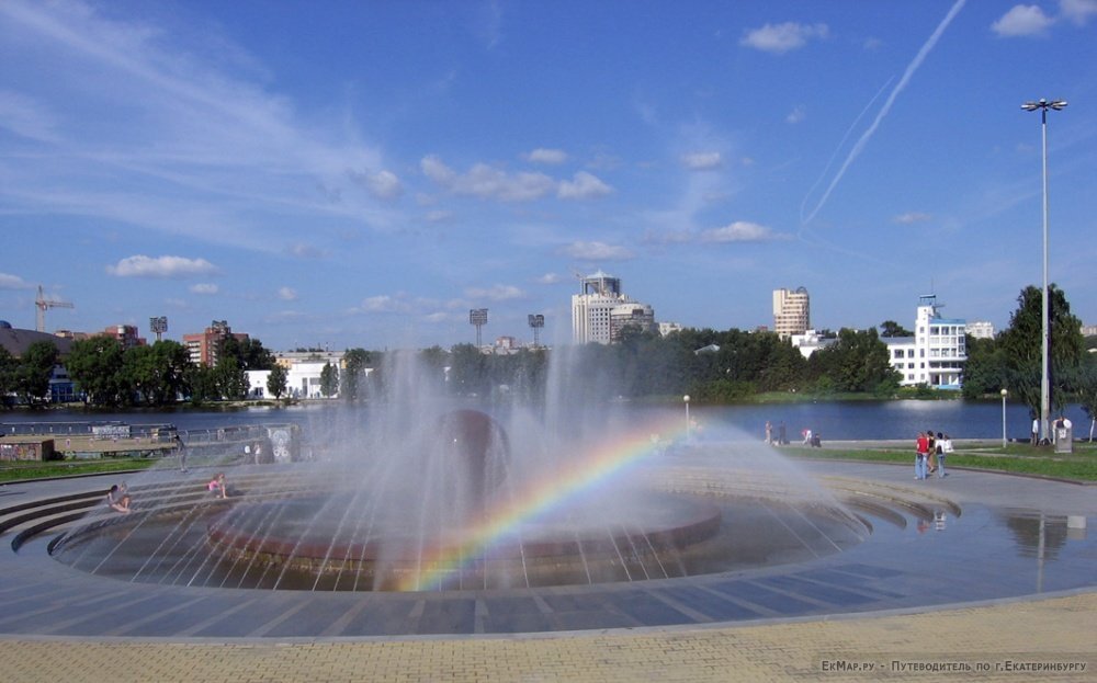 ekmap.ru Фото "Фонтан "Шар" около театра Драмы" 