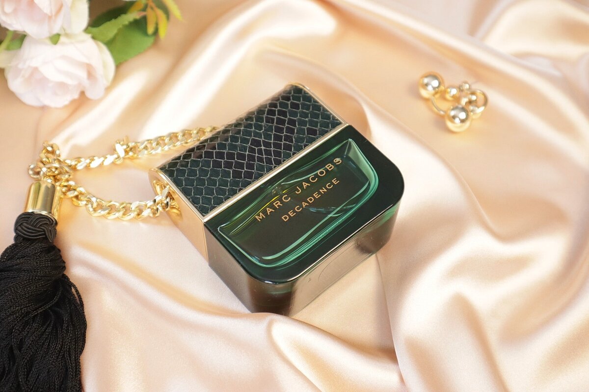 Вообще, я люблю лаконичные флаконы, но и этот мне пришелся по душе