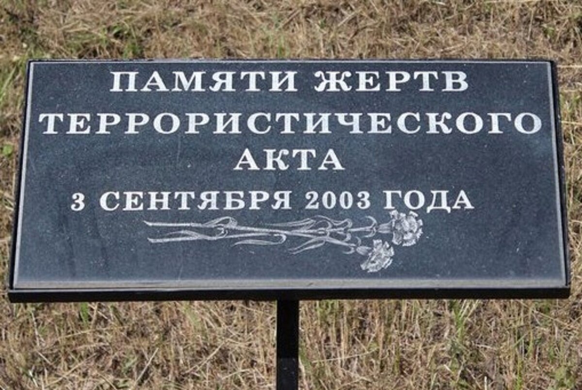 13 сентября 2003. 13 сентября 2003. 13 сентября 2003. Североуральские вести 13 июня 2003. Эван рэйчел вуд тринадцать 2003.