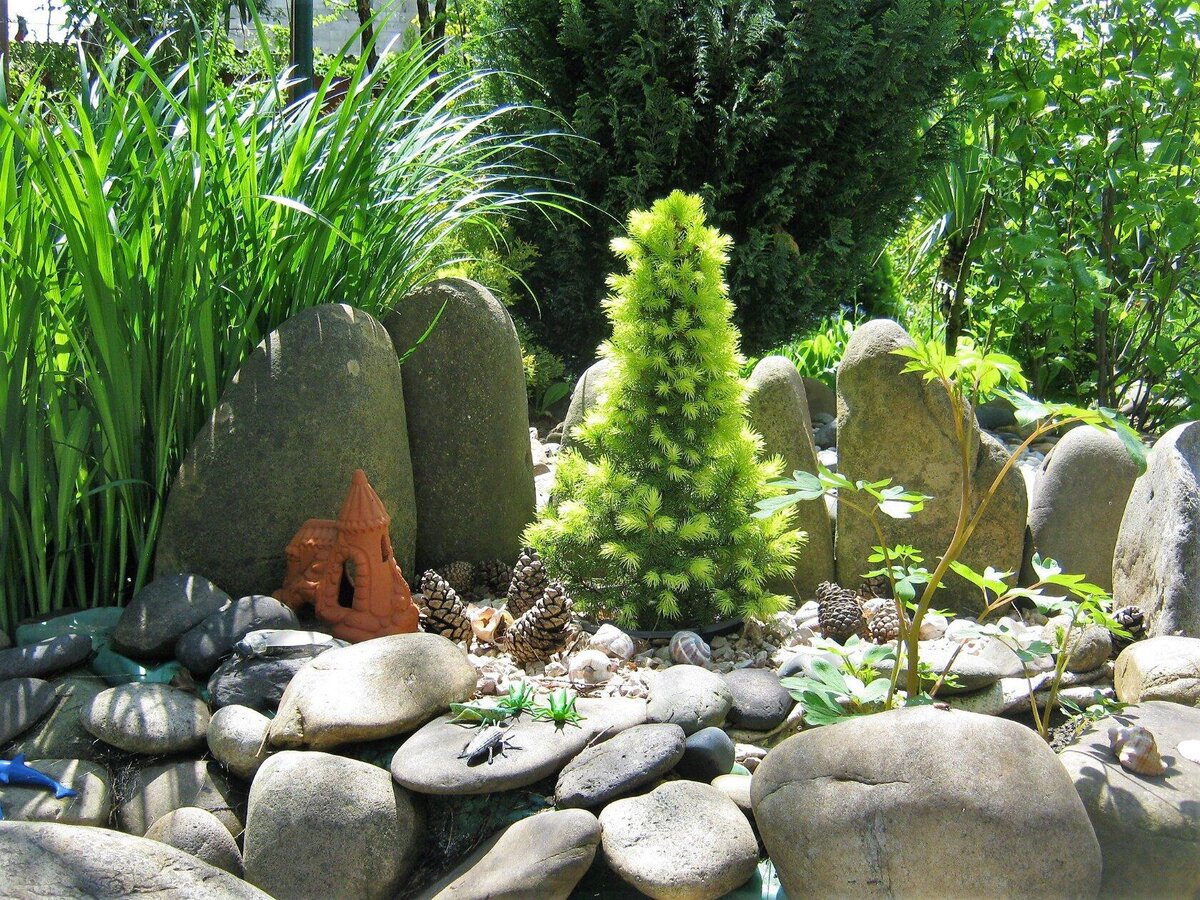Камушки для декора сада - 70 фото