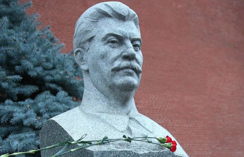 Статуя сталин