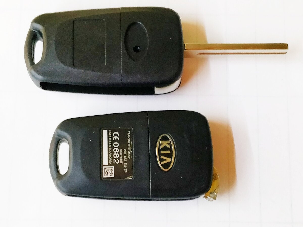 Корпус ключа с лезвием и сломанный ключ-оригинал.