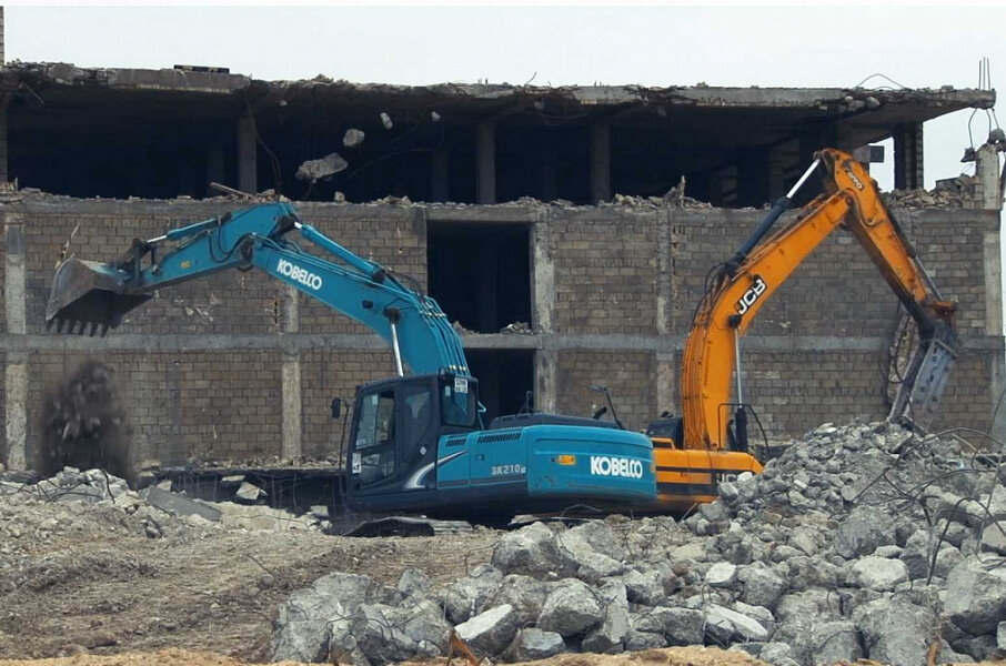 Снос сооружений на Витязевской косе. Фото https://admkrai.krasnodar.ru/