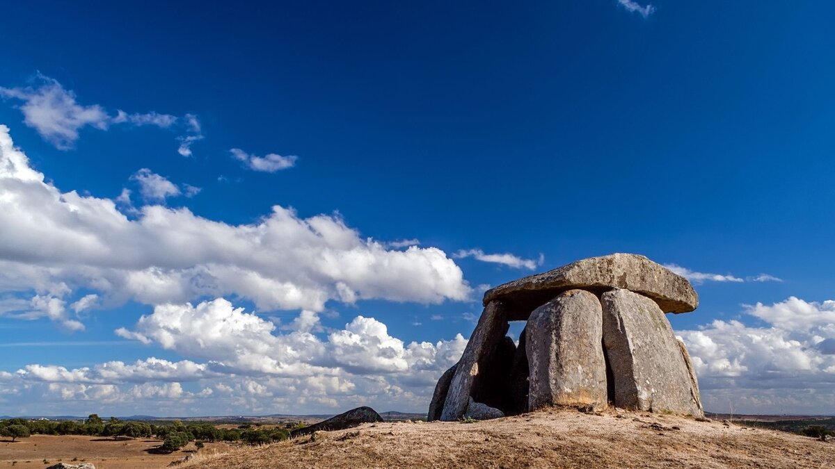 Неолит. 5000-летний Анта до Тападао Дольмен
